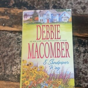 's 8 Sandpiper Way Coffee Table Book - Multicolor